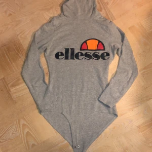 Body/topp - Snygg body från ellesse i bra kvalitet och bra skick. Sitter tight. 