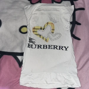 Burberry tubtopp - Riktig 00s topp , stretchig och skön.  Inte äkta, några diamanter är av 