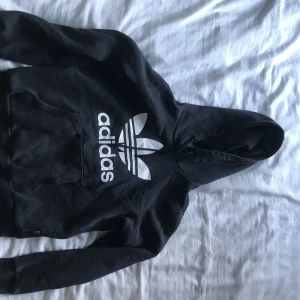Adidas hoodie - Fint skick💗