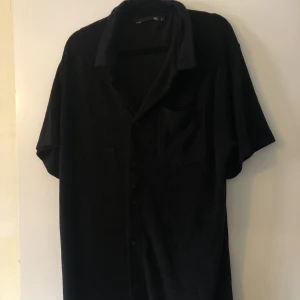 Frotté set - Säljer detta oanvända frotté set. Finns shorts till det är bara att att skriva om fler bilder. Nypris 300kr, nu 150kr för hela settet