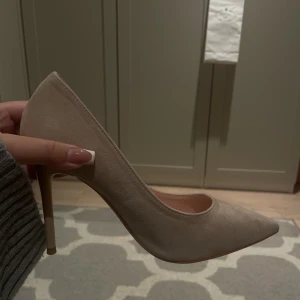 Stiletto klackar - Beiga stilettos, använda 1 gång