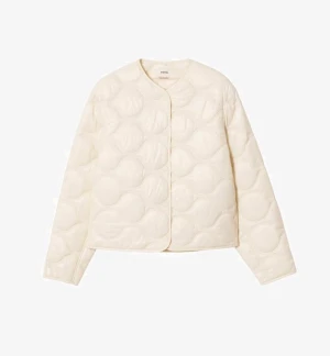 Mango jacka - Mango quilted jacka i vit! Typ helt ny jacka från mango, aldrig använd men köpt från plick. Nyskick o inga defekter🤗köpt för 400kr säljer för 200kr + frakt! 