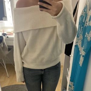 Stickad tröja - Off shoulder tröja från h&m, lite nopprig annars super fin