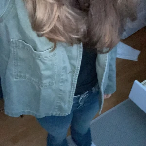 Jeans jacka - Jätte snygg jeansjacka,har varit min favorit  Köpt för ungefär 1700 sek  Jackan är från american outfitters