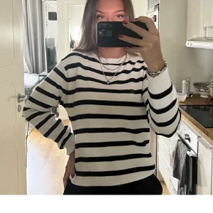 Randig tröja - Från zara, passar xs - S