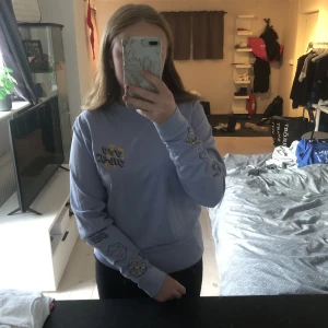 Santa Cruz tröja - Säljs då den inte används, väldigt bra skick, storlek s, hör av er vid frågor☺️.