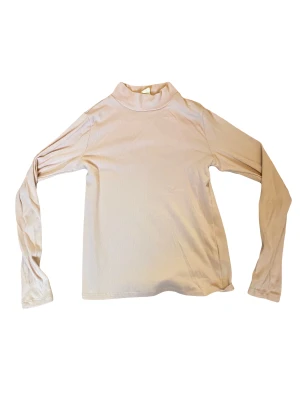 Rosa polo tröja - En rosa långärmad polo tröja från Lindex i storlek Kids 134-140 men passar Xs-S