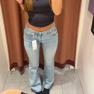 Blå jeans - Säljer dessa blå jeans från Gina. Storlek 36. Skriv vid intresse! Långa!