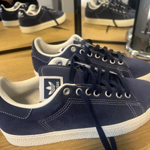 Stan smith - Jätte fina coola stan Smith som tyvär är för små för mig. (Små i storlek) Aldrig använda🩵🩵