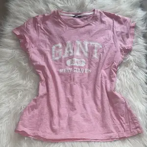 Gant t shirt storlek XS-S. Använt skick 