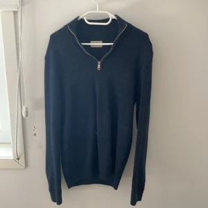 Halv zip  - Halv zip som ej kommer till användning längre (köpt utomlands) pris kan diskuteras 