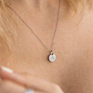 Berlock - Berlock från Edblad som är super fint att ha på sitt halsband! Rostfritt stål alltså gör inte vatten någon skada! Nypris 150kr🩵