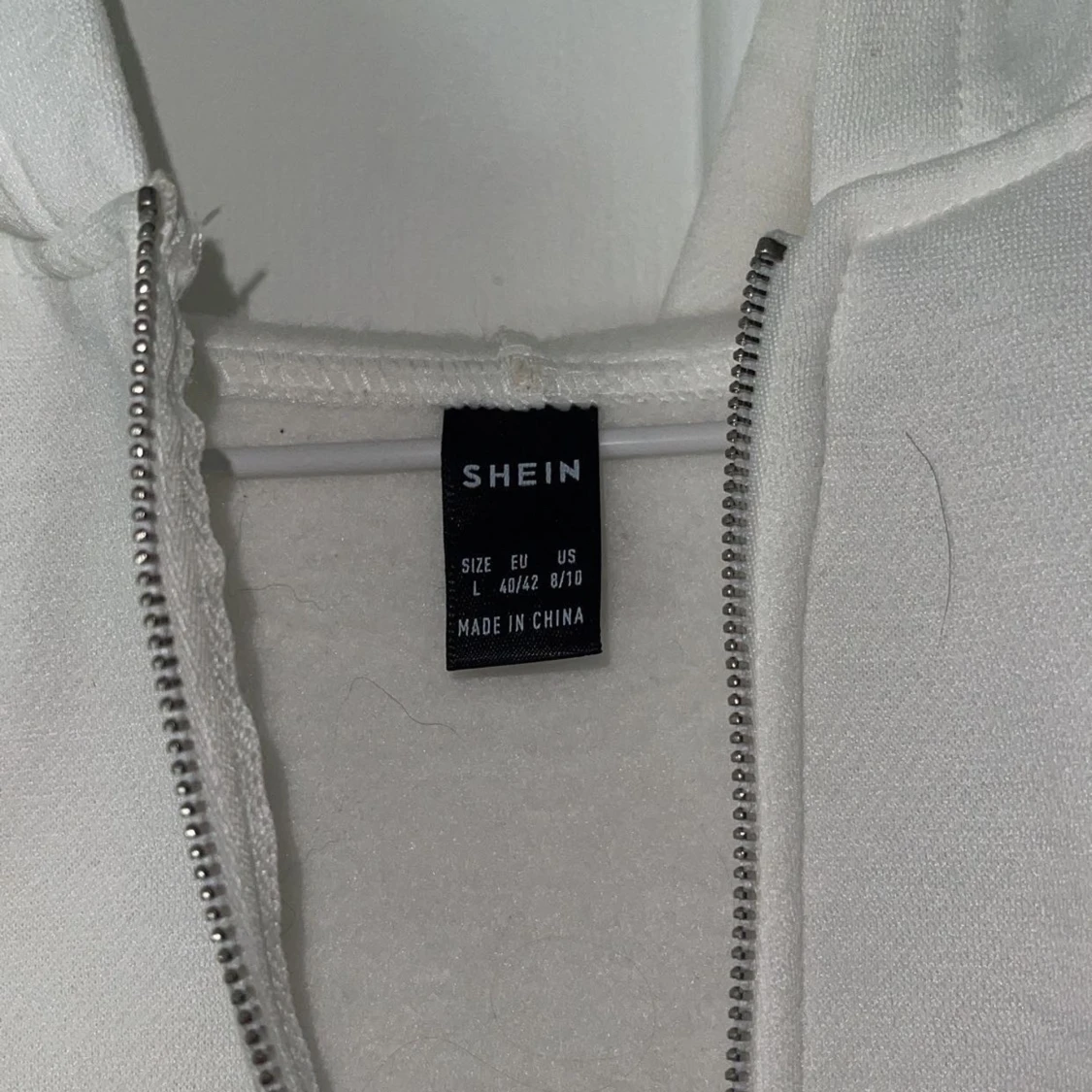 Kroppad vit hoddie  - 91