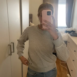 Grå Sweatshirt - Grå sweatshirt