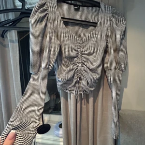 Xs topp Gina tricot - Aldrig använt  Topp från Gina tricot Rutig xs