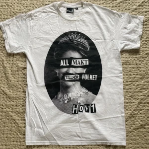 Hov1 merch - Hov1 merch, knappt använd pga för stor.