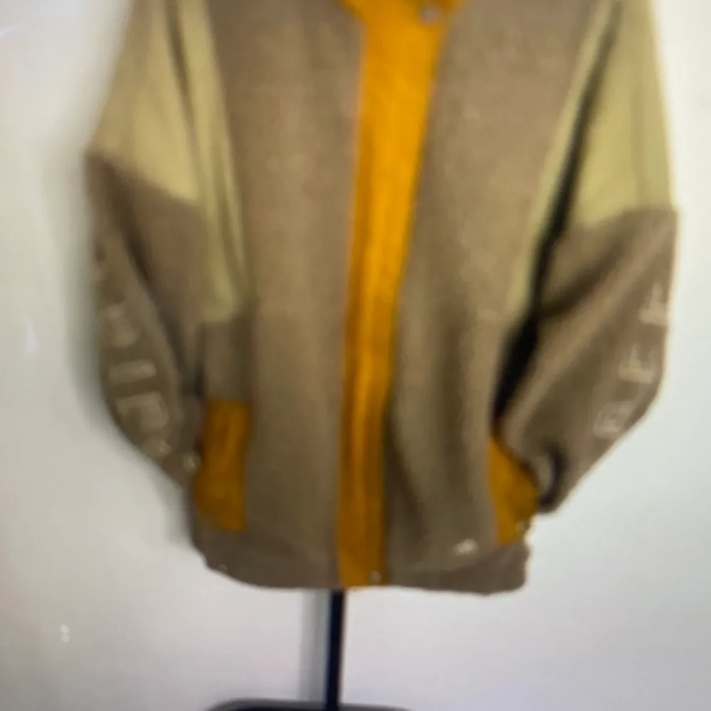 Snyggt, mjukt höstjacka och passar till allt 🍁 Använt några gånger.  Adidas sherpa jacket. Storlek M. Jackor.