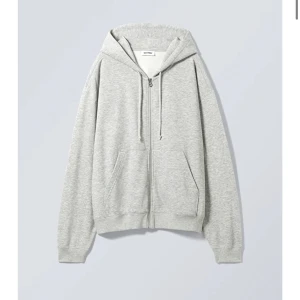 Zip Hoodie - Zip hoodie från weekday. Ganska stor i storleken och passar allt från xs-m beroende på hur man vill att den ska sitta. Nypris 470kr