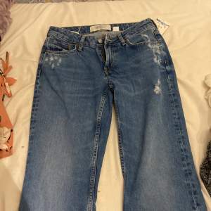Helt nya jeans med lappen på för 199kr storlek 36/38