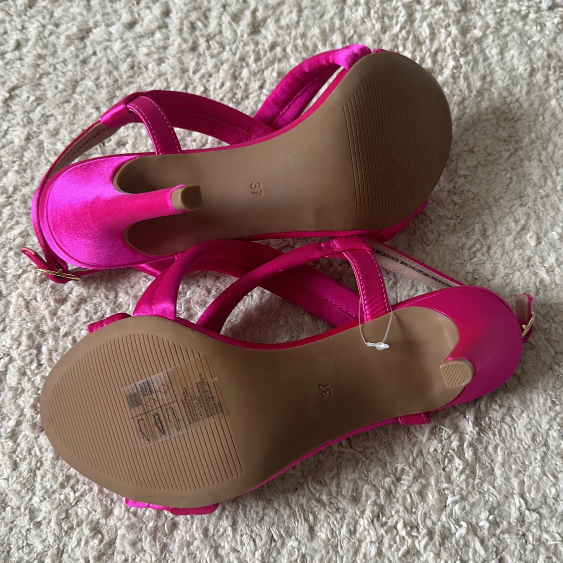 Oanvända rosa klackar - 91