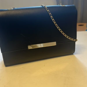 Svart väska - Svart snygg liten väska