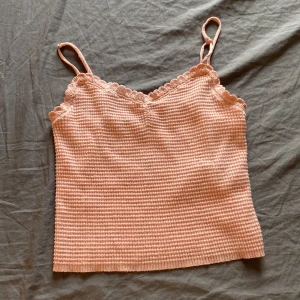 Rosa linne - Den är ganska stretchig. Passar även M