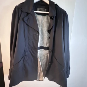 Coat/jacket  - Tun / höst jacka.  Nästan oanvänd  Mörkblå 