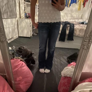 Snygga och sköna bootcut jeans - Säljer dessa så fina och sköna bootcut jeans från Pepe Jeans. Perfekt längd på mig som är 170 💕