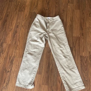 Dickies 874 - Dickies 874 byxor i bra skick. Säljer för jag har växt ur dom. Kan mötas upp i stockholm.