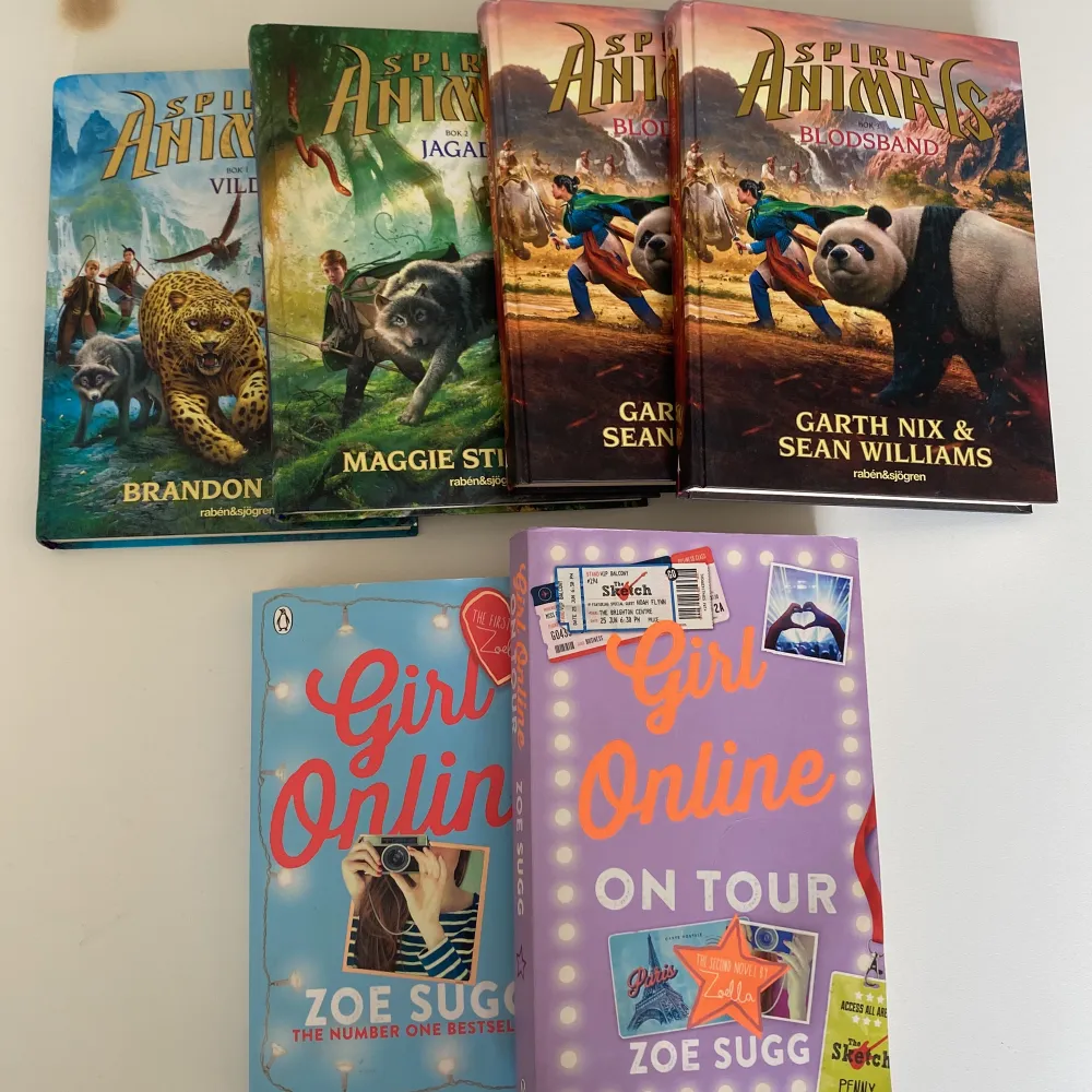 Två bokserier, i fint skick har två kopior av tredje boken i ena serien. Girl online är en engelsk serie medans spiror animals är på svenska . Övrigt.