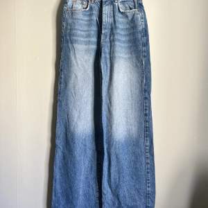 Långa jeans från Gina, säljer då dom tyvärr inte kommer till användning (är lite för långa för mig, jag är 179 cm)
