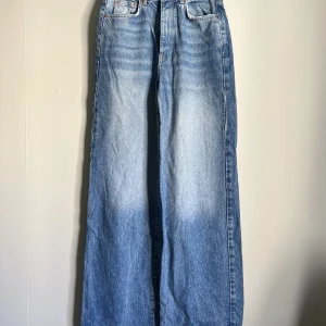 Långa jeans - Långa jeans från Gina, säljer då dom tyvärr inte kommer till användning (är lite för långa för mig, jag är 179 cm)