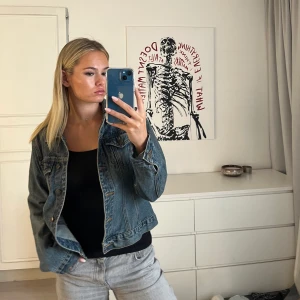 Mörk blå jeans jacka - Mörk blå jeans jacka❤️