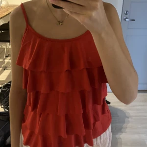 Volang topp - Säljer en assnygg volangtopp från missay, lappen är kvar så inte använd❤️