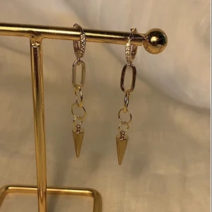 Sthlmstilsmycken  - Köp för 99kr/st Eller 185kr/par Modell 083