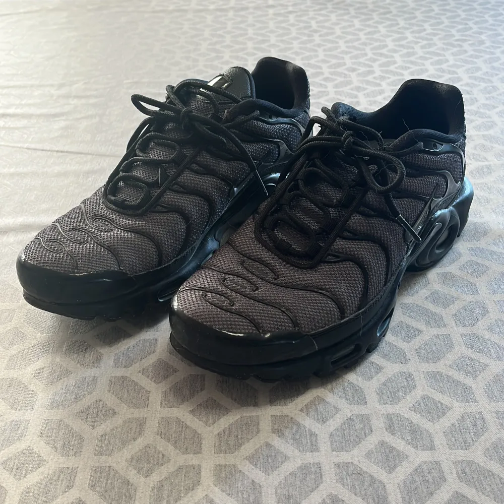 Svarta sneakers från Nike i storlek 40. Knappt använda och säljer för att de inte passar mig. . Skor.
