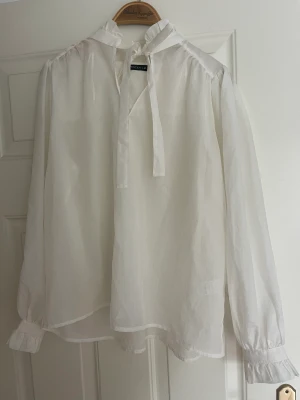 Blus från Stockholm LM - Supergulliga blus från Stockholm LM🤍storlek M