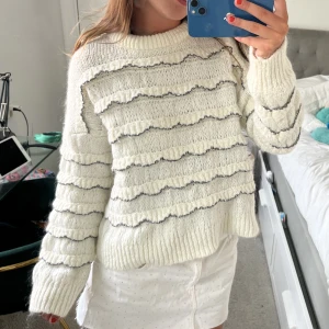 Populär tröja!  - Säljer denna populära och eftertraktade tröja från Zara!