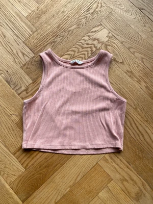 Rosa topp från Shein  - Basic rosa magtröja från Shein som jag aldrig riktigt har använt