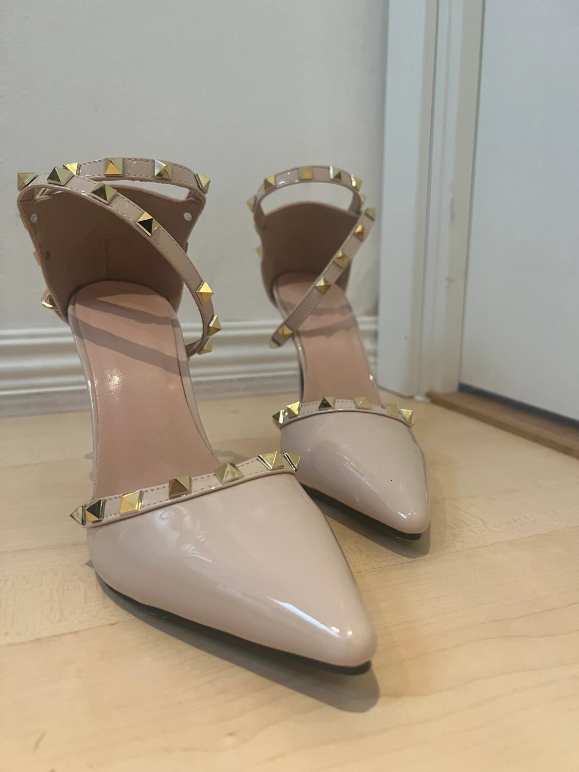 Rosa klackar med nitar  - 90