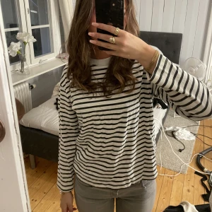 Tröja - Säljer denna fina tröjan från gina☺️ 
