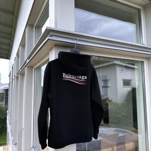 Balenciaga political campaign hoodie - Säljs då jag vill köpa nåt annat. 9/10 cond, inga flaws alls. Size M