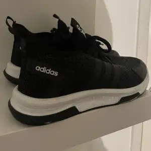 Adidas träningsskor i gott skick men väldigt stora i storleken. Pris går såklart att diskutera 