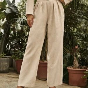 Byxor - storlek M, aldrig använda då dem inte passade mig i midjan 150:-  kan fraktas mot fraktkostnad, finns annars i Hedemora med möjlighet att ta til Falun