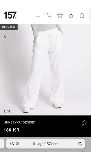 Vita linnebyxor - Ett par vita linnebyxor från lager157, de är storlek L men har krympt i tvätten och skulle säga att de passar M/S beroende på vilken passform man söker💕De är korta på mig som är 168