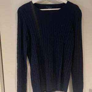 Stickad Gant tröja  - En oanvänd gant tröja - stickad  Mörkblå Storlek m 