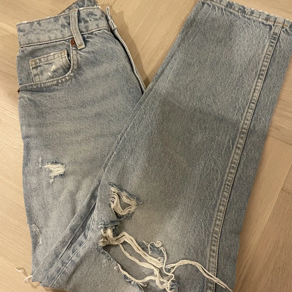 Så snygga jeans från Zara. Jeans & Byxor.