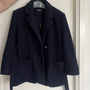 Kappa - Jättefin only kappa köpt i vintras som tyvärr ej kommer till användning då den är för stor för mig. Orginalpriset låg på runt 900kr