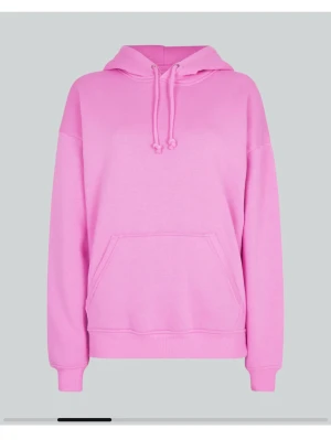 Rosa bikbok hoodie  -  Ljusrosa hoodie från bikbok, lite nopprig men annars bra skick!