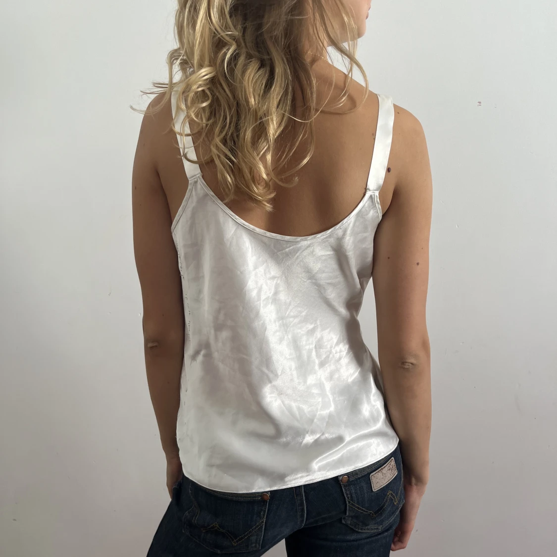 Figursydd satin topp - 91